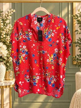 W5 Red Floral Textured V-Neck Blouse M NWT Rayon 12213LRV